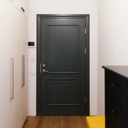 Daire New, Modern Near Center